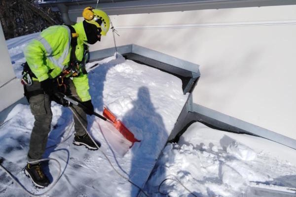 Odśnieżanie dachów i usuwanie sopli