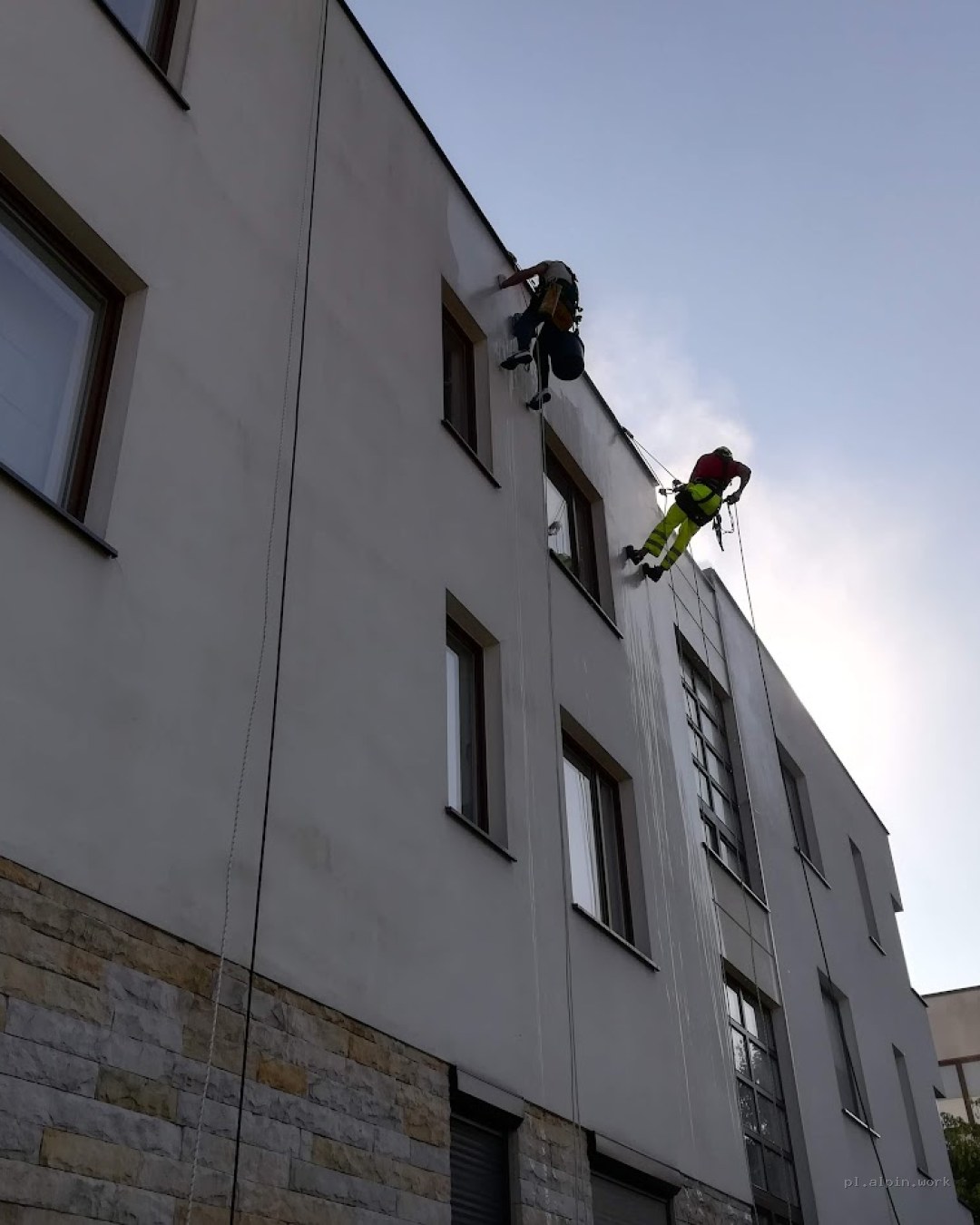 Mycie elewacji budynku