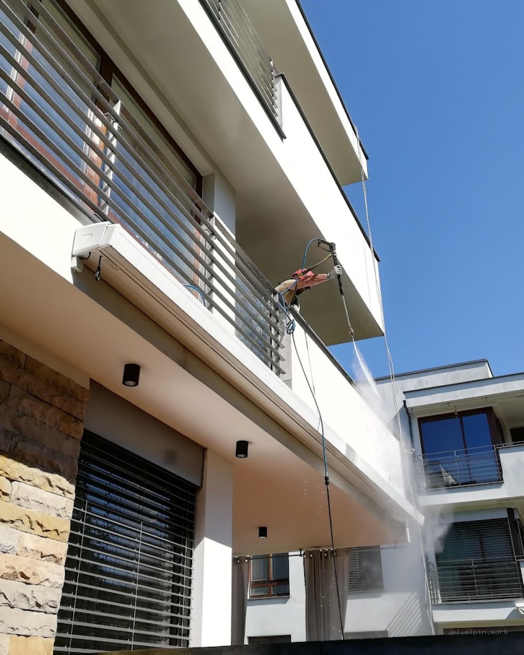 Mycie elewacji budynku