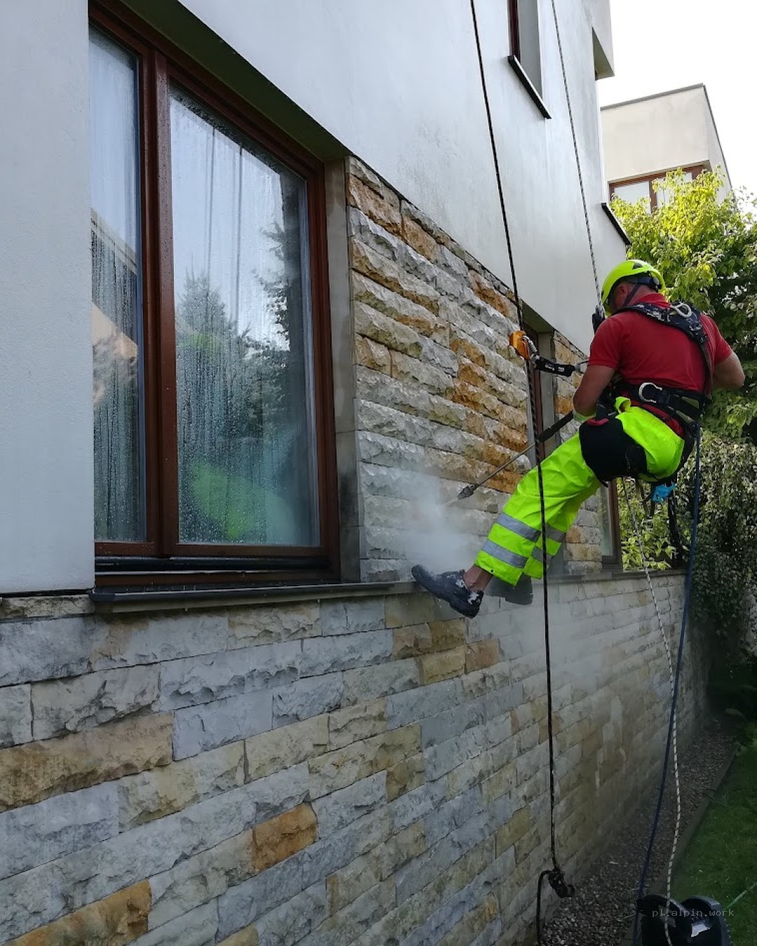 Mycie elewacji budynku