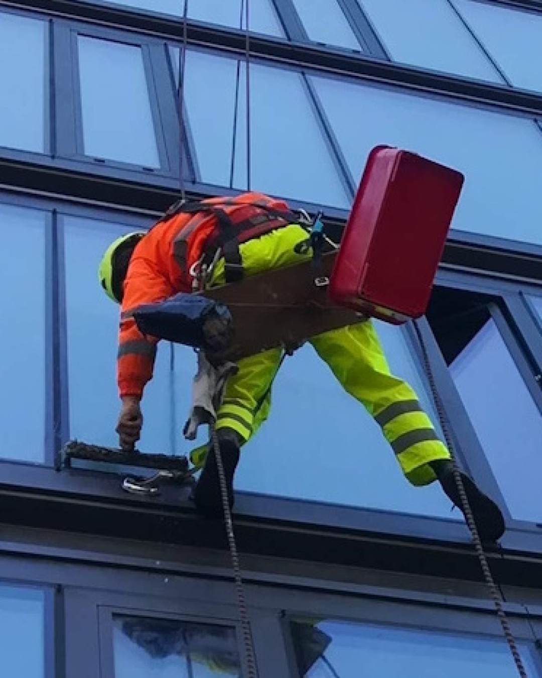 Zdjęcia alpinistów przemysłowych