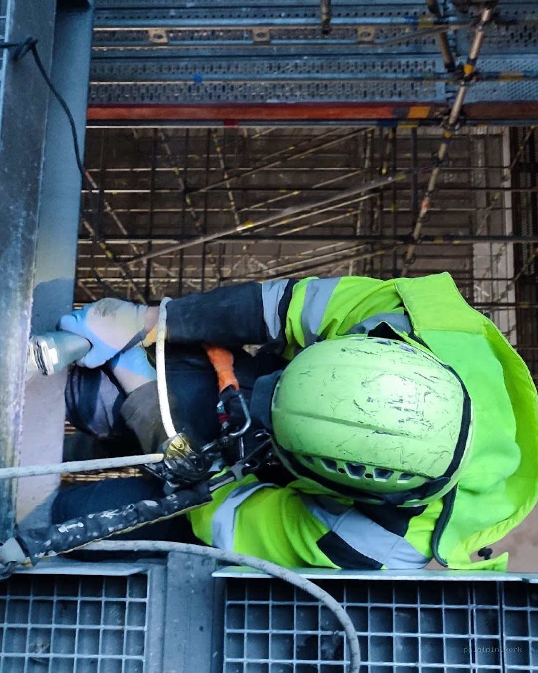 Zdjęcia alpinistów przemysłowych